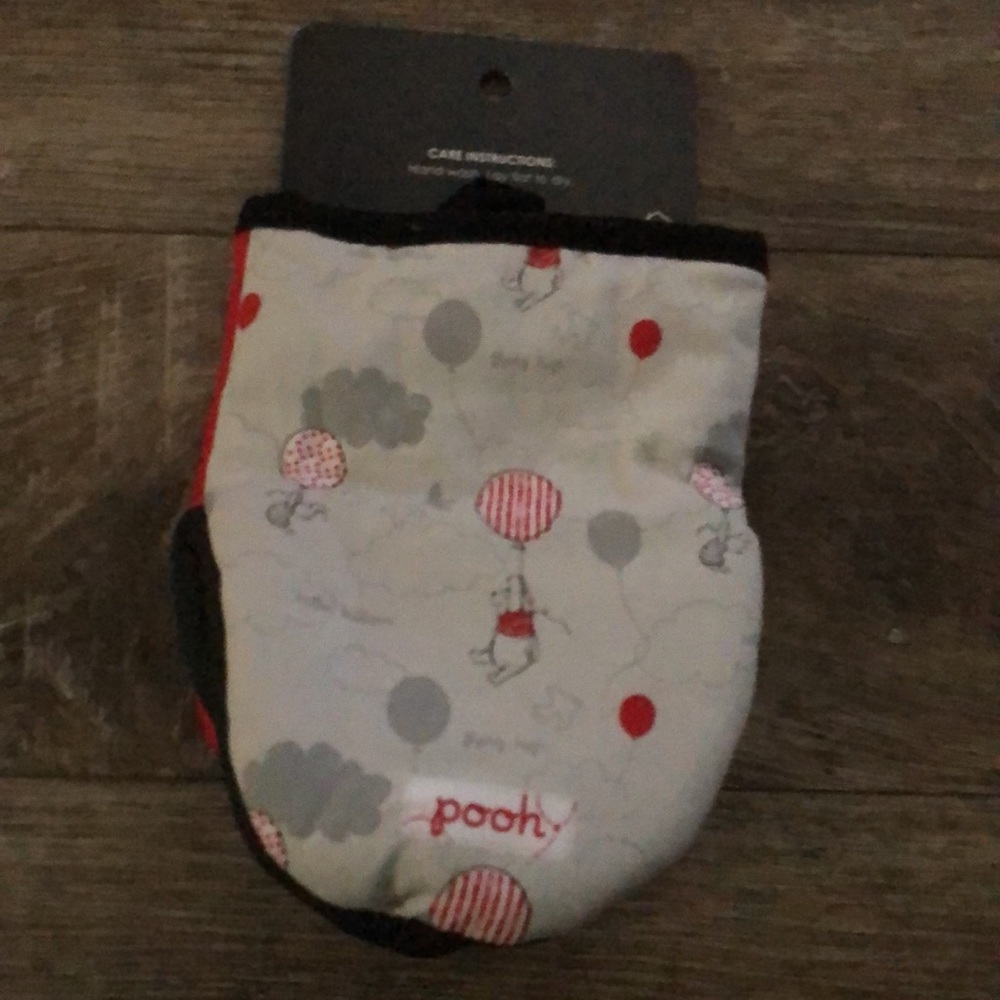 Official Disney Winnie the Pooh 2pck oven Mitts - Picture 2 of 3